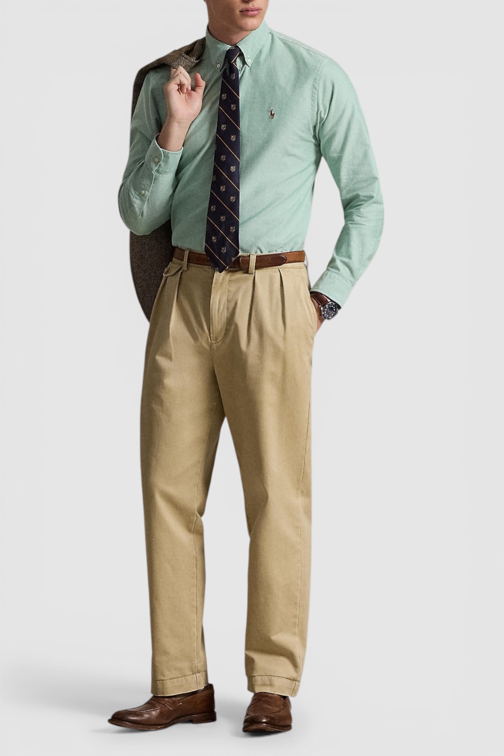 תמונת כל הלוק של חולצה מכופתרת